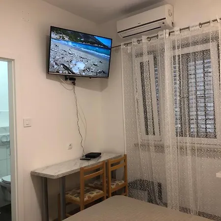 Guest house Rooms And Apartments Emily 3*