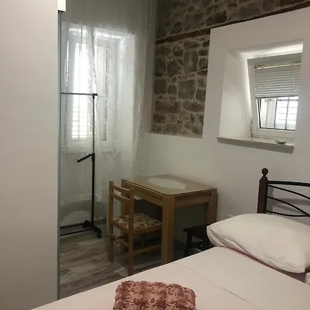 Rooms And Apartments Emily Guest house 3*
