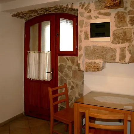 Rooms And Apartments Emily 3*