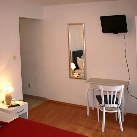 Rooms And Apartments Emily 3*