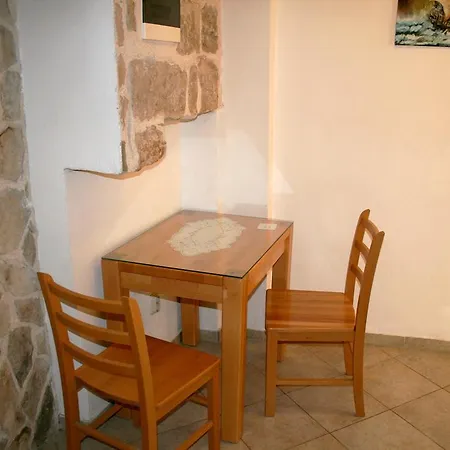 Rooms And Apartments Emily Guest house 3*