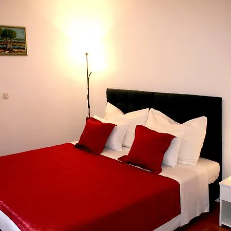 Rooms And Apartments Emily Guest house