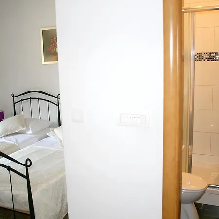 Rooms And Apartments Emily Guest house Split