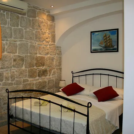 Rooms And Apartments Emily 3*