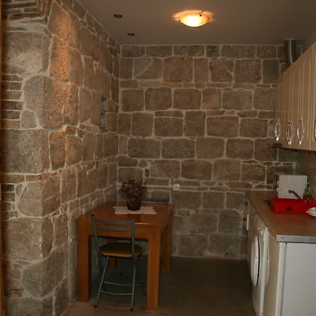 And Emily 招待所 3*