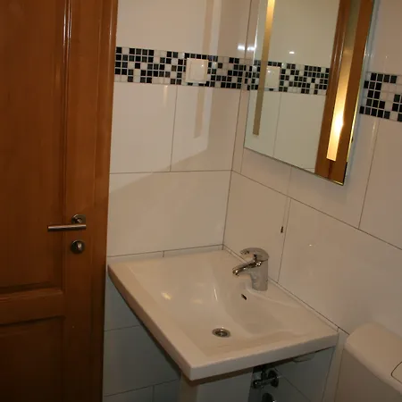 Pensionat And Emily Split