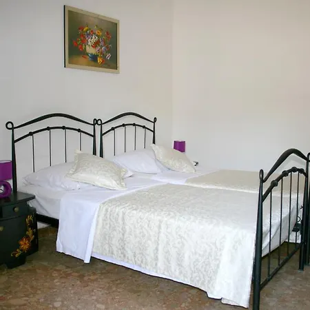 And Emily Pensionat Split